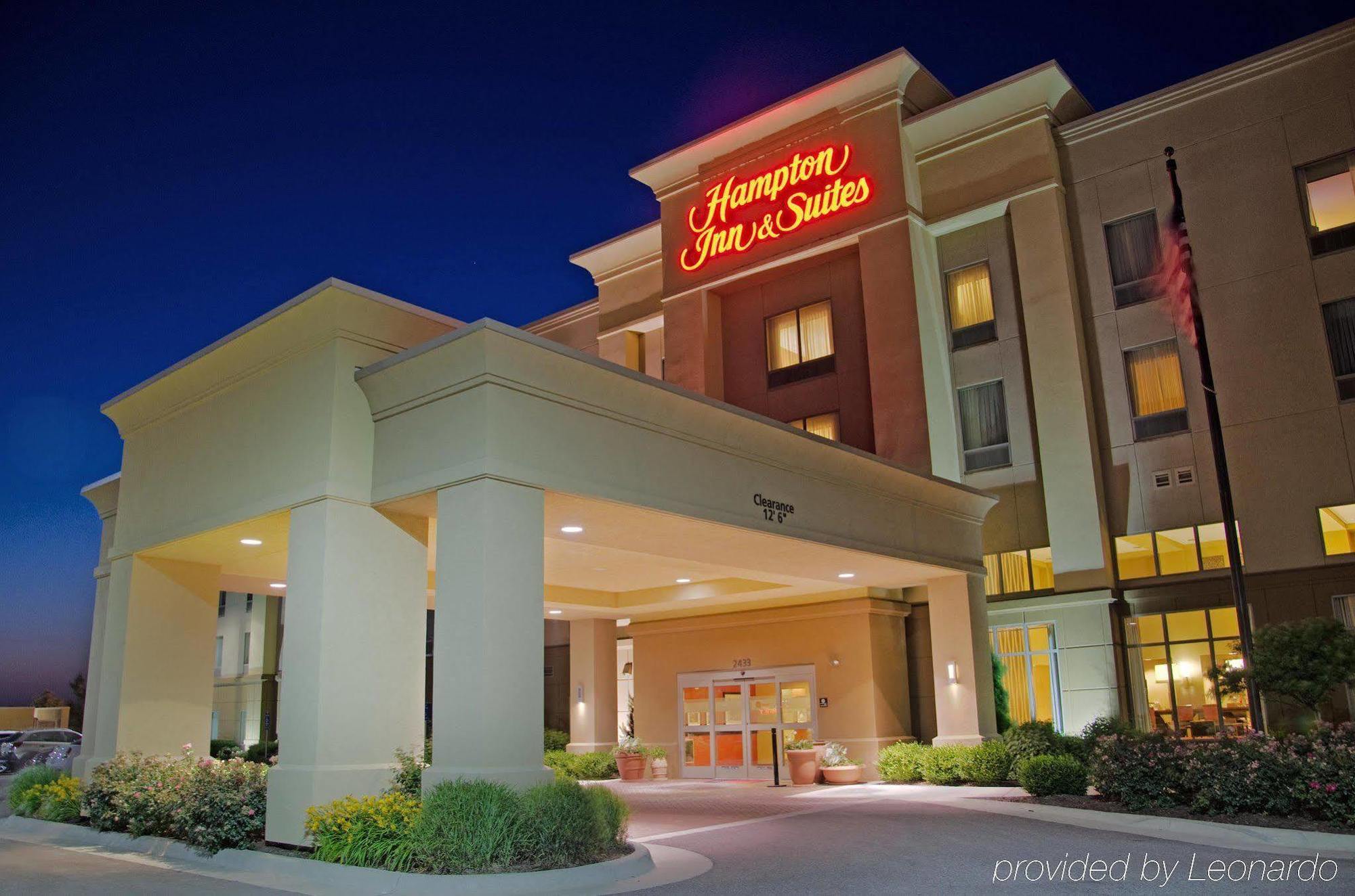 Hampton Inn & Suites Wichita-Northeast Exterior photo