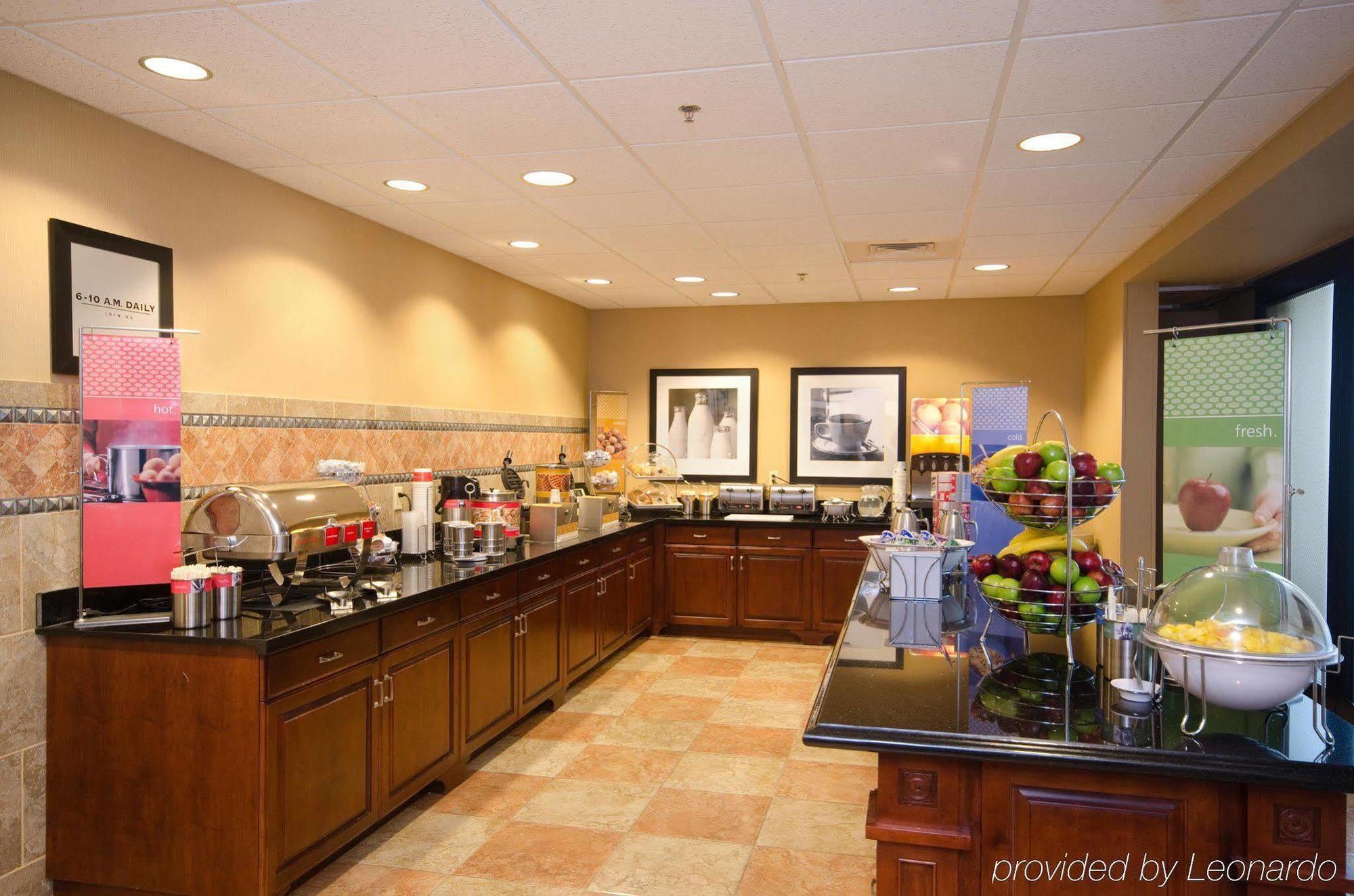 Hampton Inn & Suites Wichita-Northeast Restaurant photo